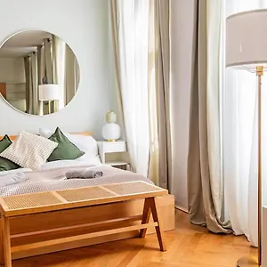 Apartament - 1 Min To U1 Reumannplatz - Fresh Fruit Market In Front Of The House, Wiedeń