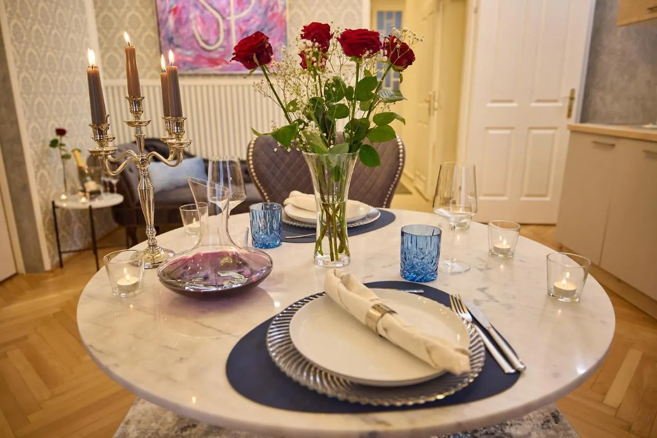 Sophies Place Augarten - Imperial Lifestyle City Apartments Vienna Parking