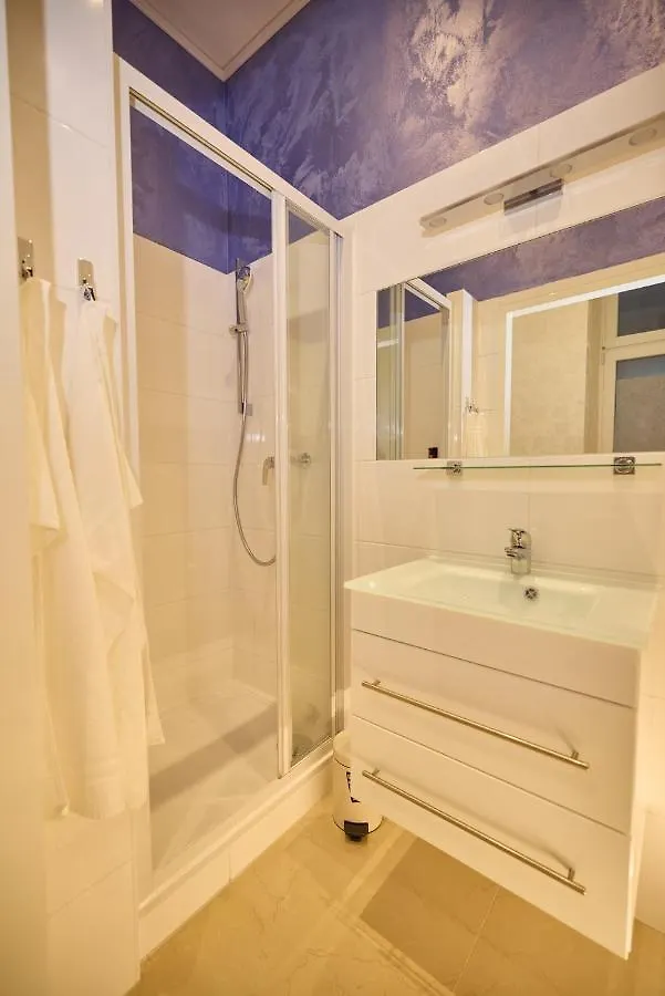 Sophies Place Augarten - Imperial Lifestyle City Apartments Vienna Parking