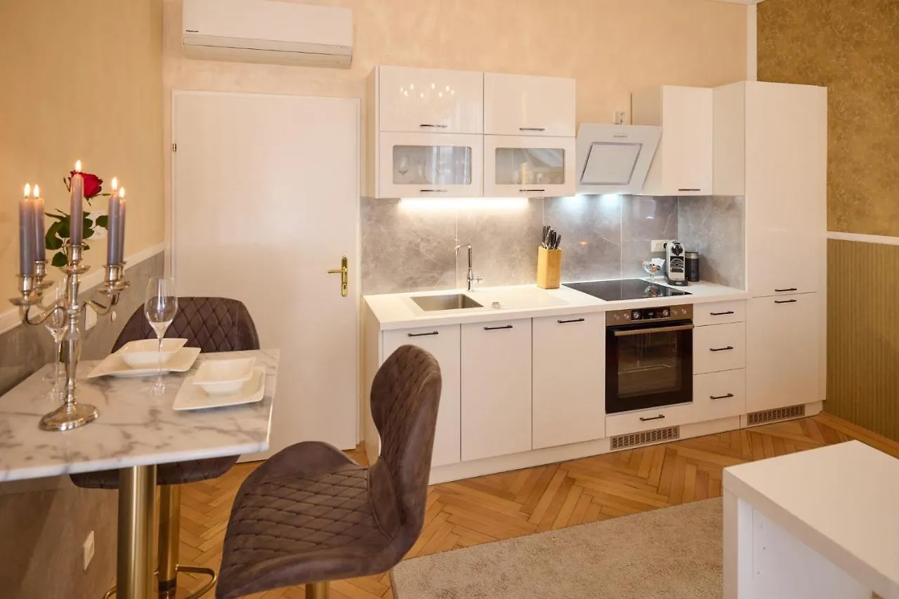 Sophies Place Augarten - Imperial Lifestyle City Apartments Vienna Parking