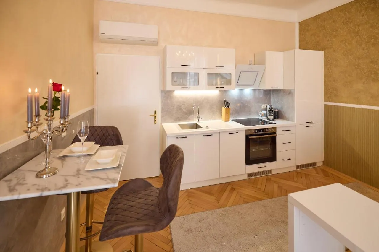 Sophies Place Augarten - Imperial Lifestyle City Apartments Vienna Parking