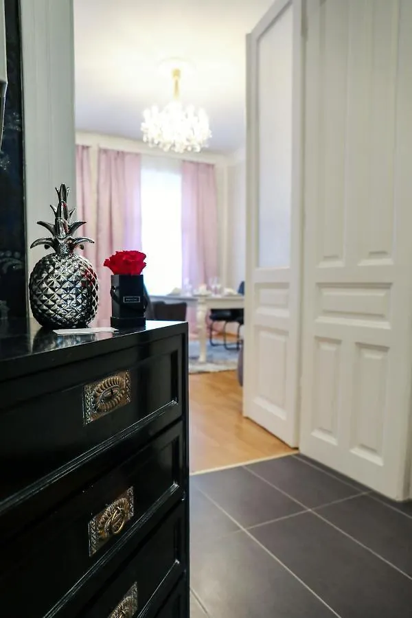 Sophies Place Augarten - Imperial Lifestyle City Apartments Vienna Parking